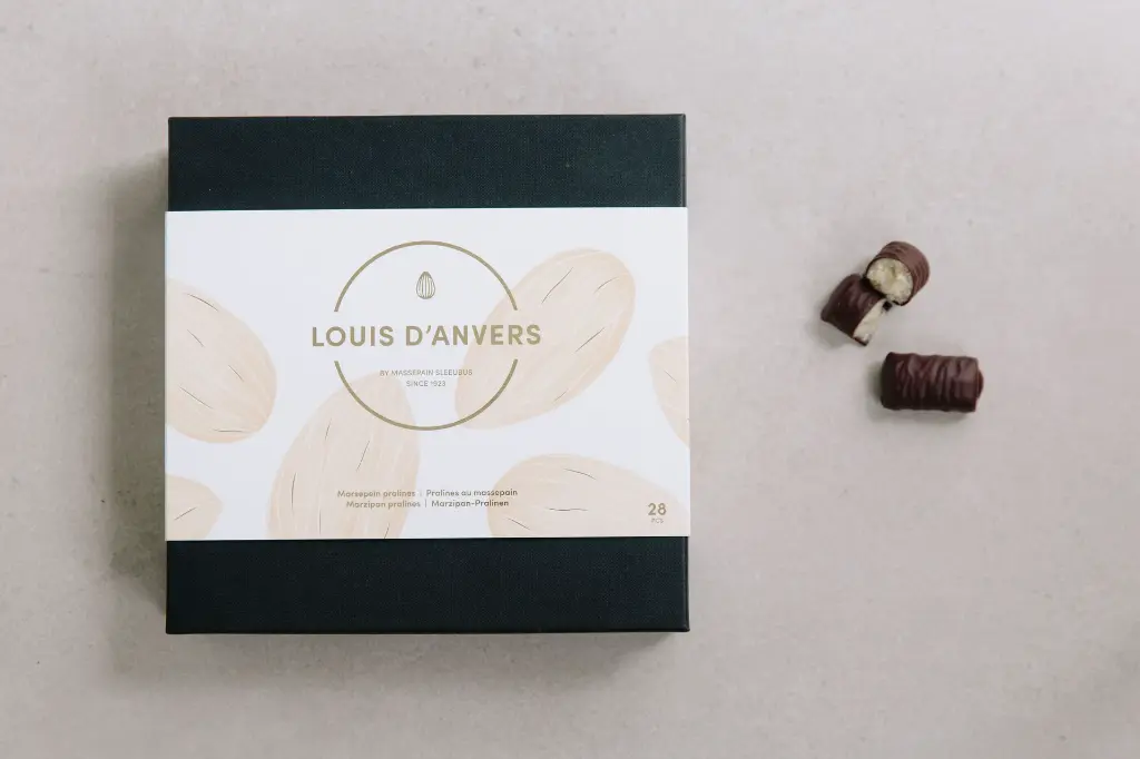 l'ami jacques luxedoos pralines chocolade marsepein - sleeubus louis d'anders.webp